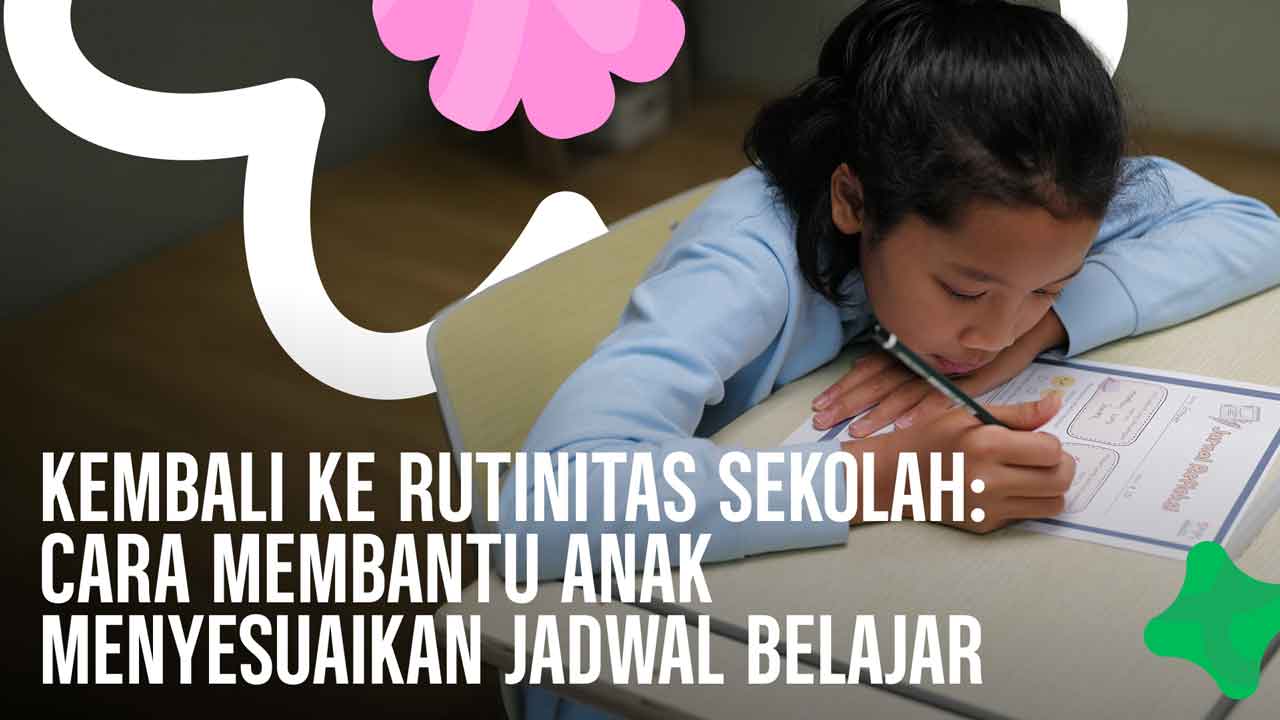 Anak menyusun jadwal belajar bersama orang tua setelah libur sekolah
